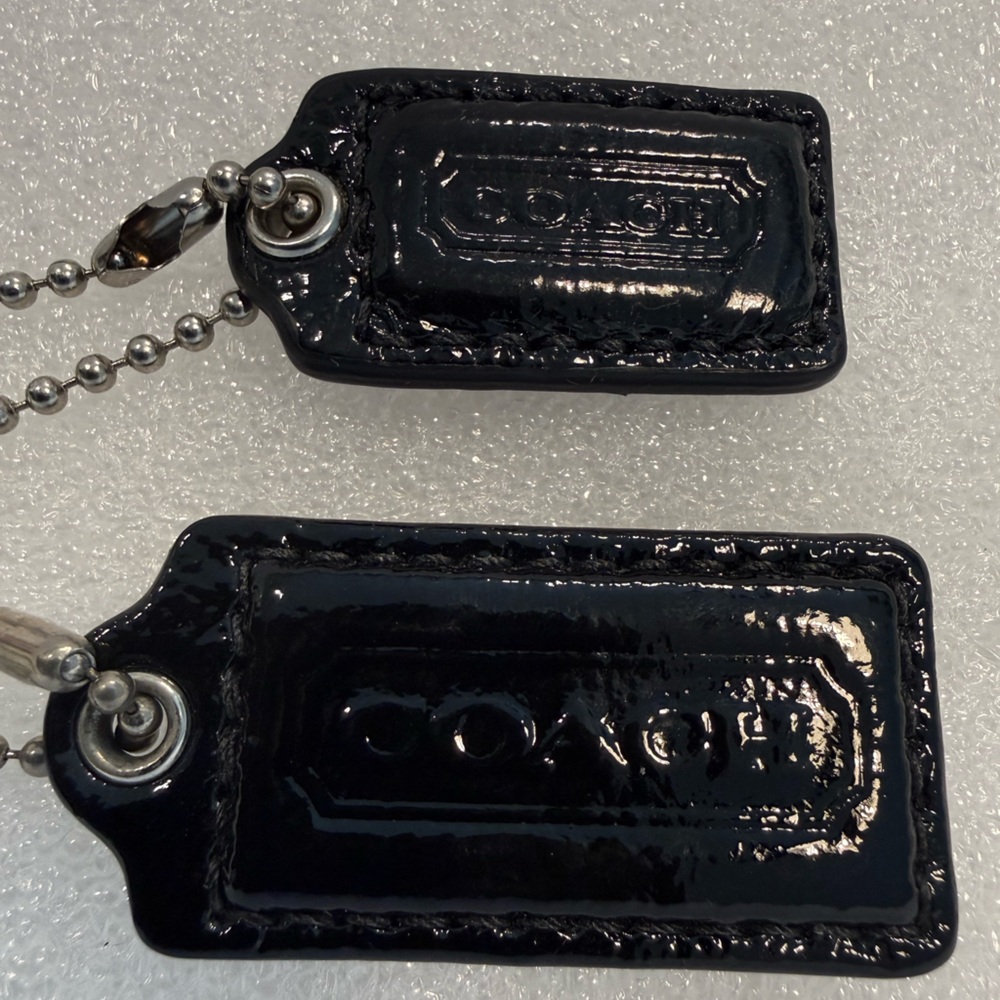 Coach (✨B1G1 1/2 off) Black Hangtag Set of 2
